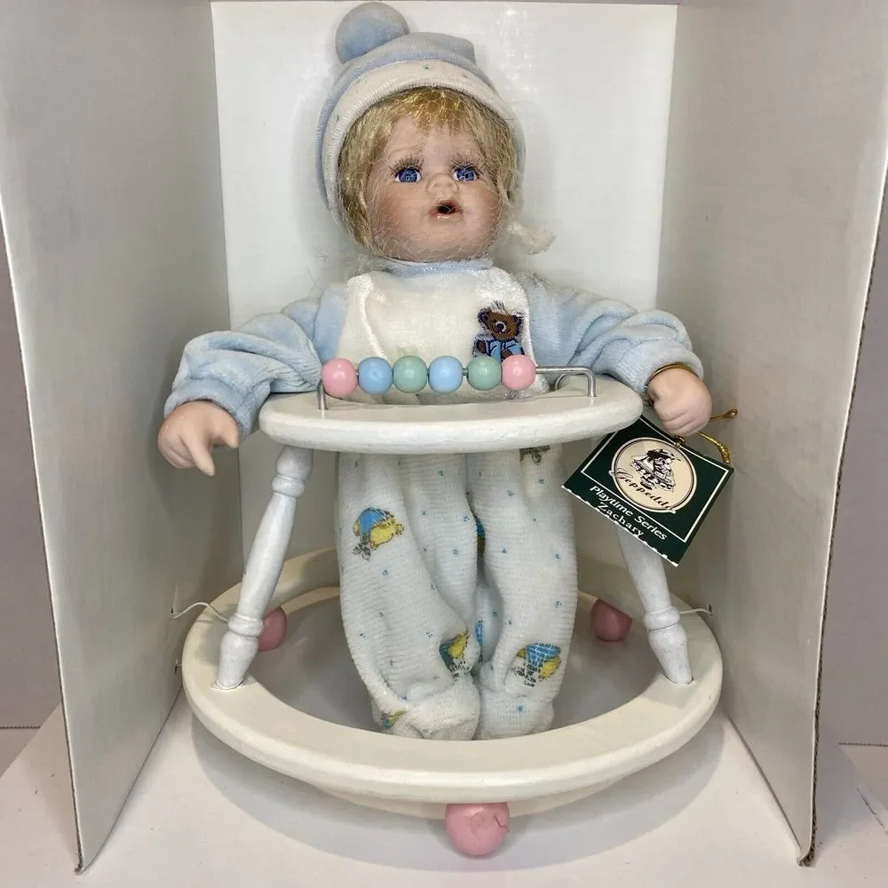 Geppeddo Porcelain Dolls of the World German‎ Doll 